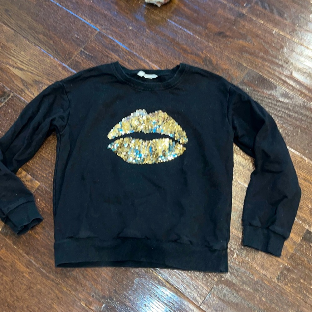 SHEIN black lightweight sweatshirt with gold sequin lip 💋 kiss 10 EUC